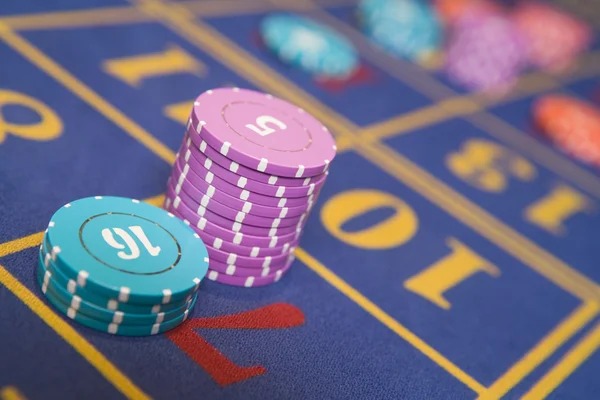 Sic Bo betting interface showing bet types and odds